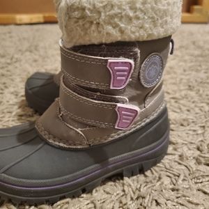 Joe fresh snow boots for girls size9